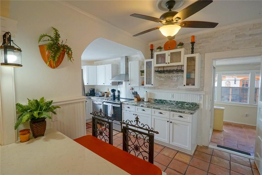 出租: $3,800 (2 贝兹, 1 浴室, 1168 平方英尺)