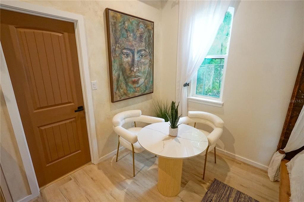 出租: $3,800 (2 贝兹, 1 浴室, 1168 平方英尺)