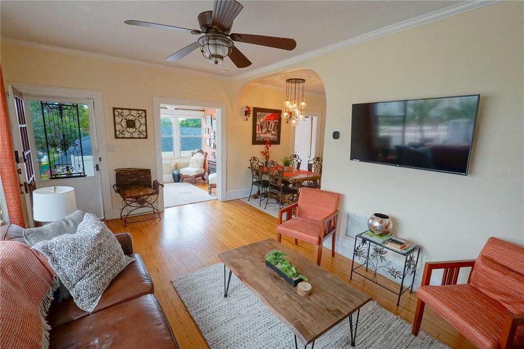 出租: $3,800 (2 贝兹, 1 浴室, 1168 平方英尺)