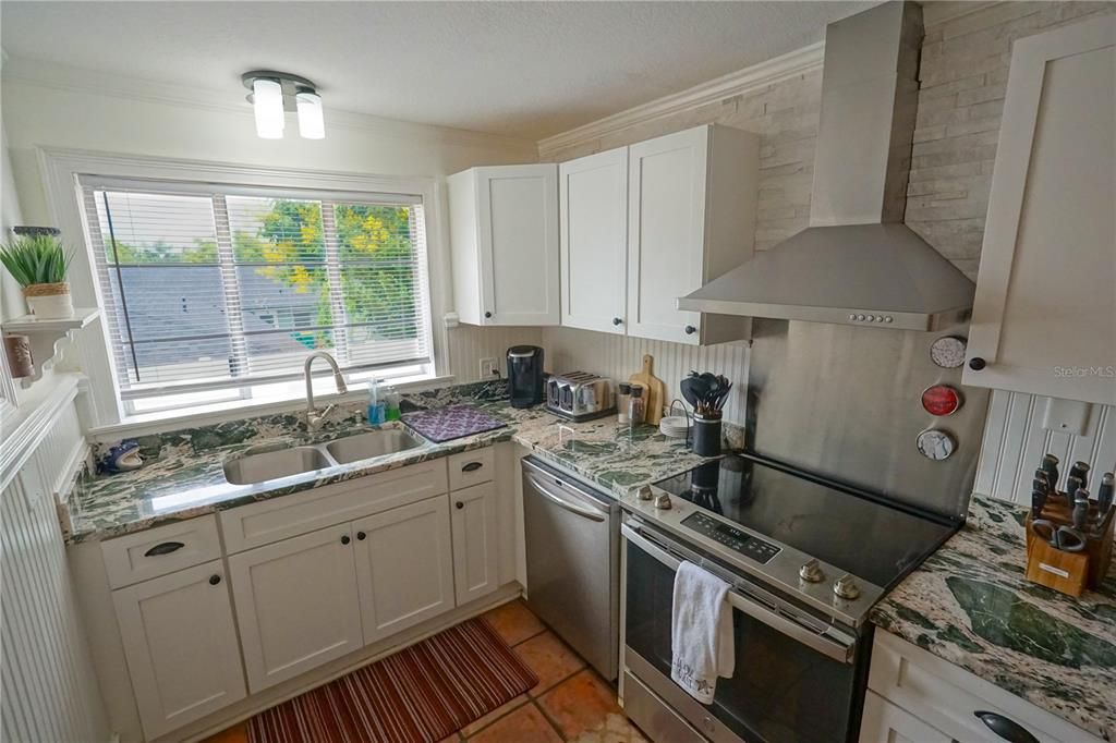 出租: $3,800 (2 贝兹, 1 浴室, 1168 平方英尺)