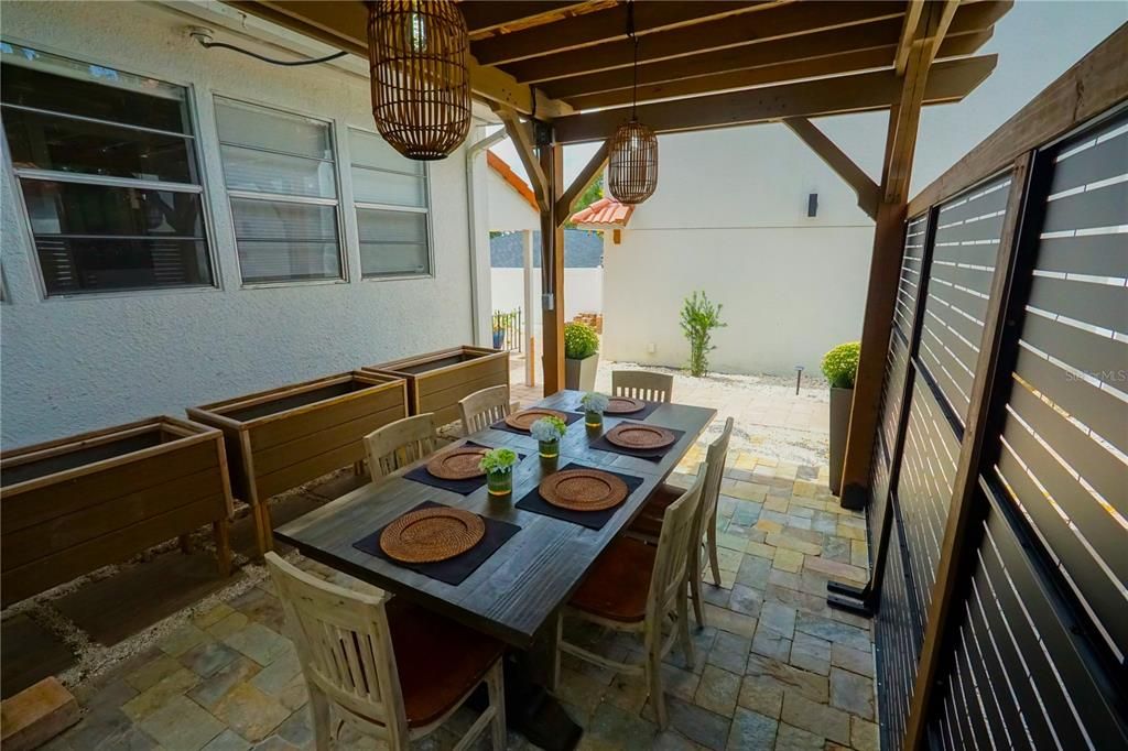 出租: $3,800 (2 贝兹, 1 浴室, 1168 平方英尺)