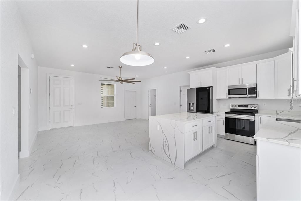 For Sale: $269,900 (3 beds, 2 baths, 1251 Square Feet)