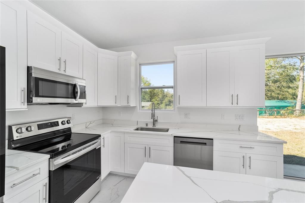 For Sale: $269,900 (3 beds, 2 baths, 1251 Square Feet)