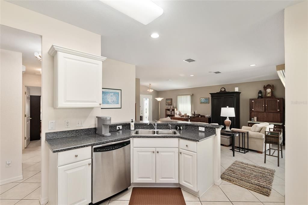 Active With Contract: $259,999 (2 beds, 2 baths, 1346 Square Feet)