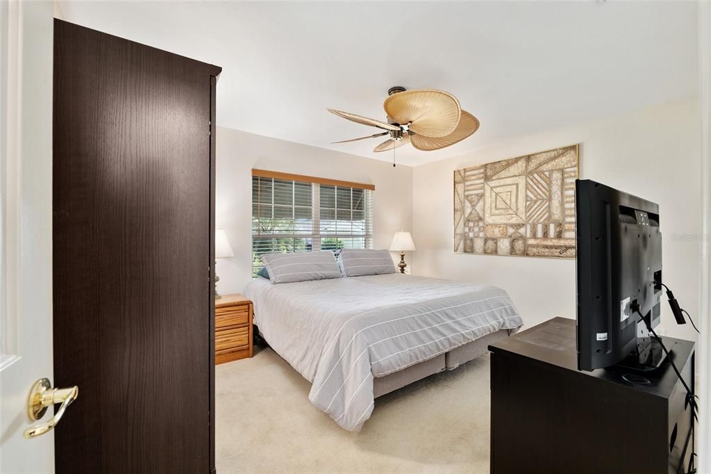 Active With Contract: $259,999 (2 beds, 2 baths, 1346 Square Feet)