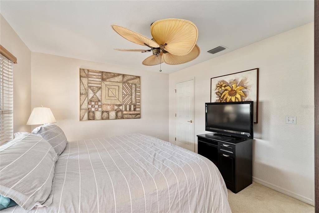 Active With Contract: $259,999 (2 beds, 2 baths, 1346 Square Feet)