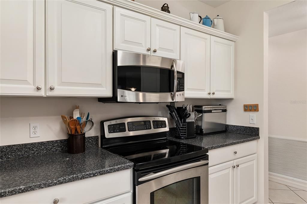 Active With Contract: $259,999 (2 beds, 2 baths, 1346 Square Feet)