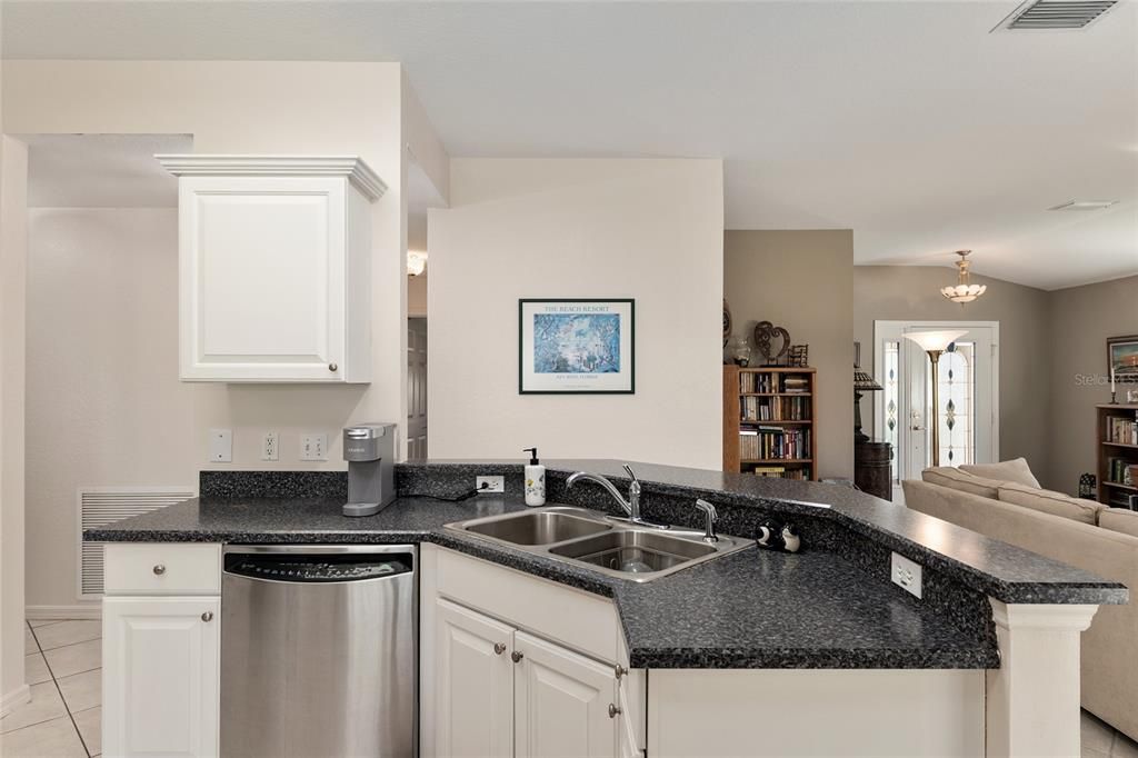 Active With Contract: $259,999 (2 beds, 2 baths, 1346 Square Feet)