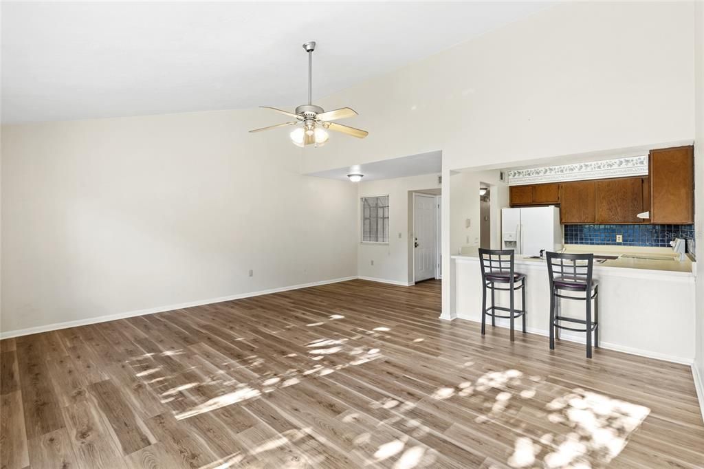 For Rent: $1,400 (3 beds, 2 baths, 1321 Square Feet)