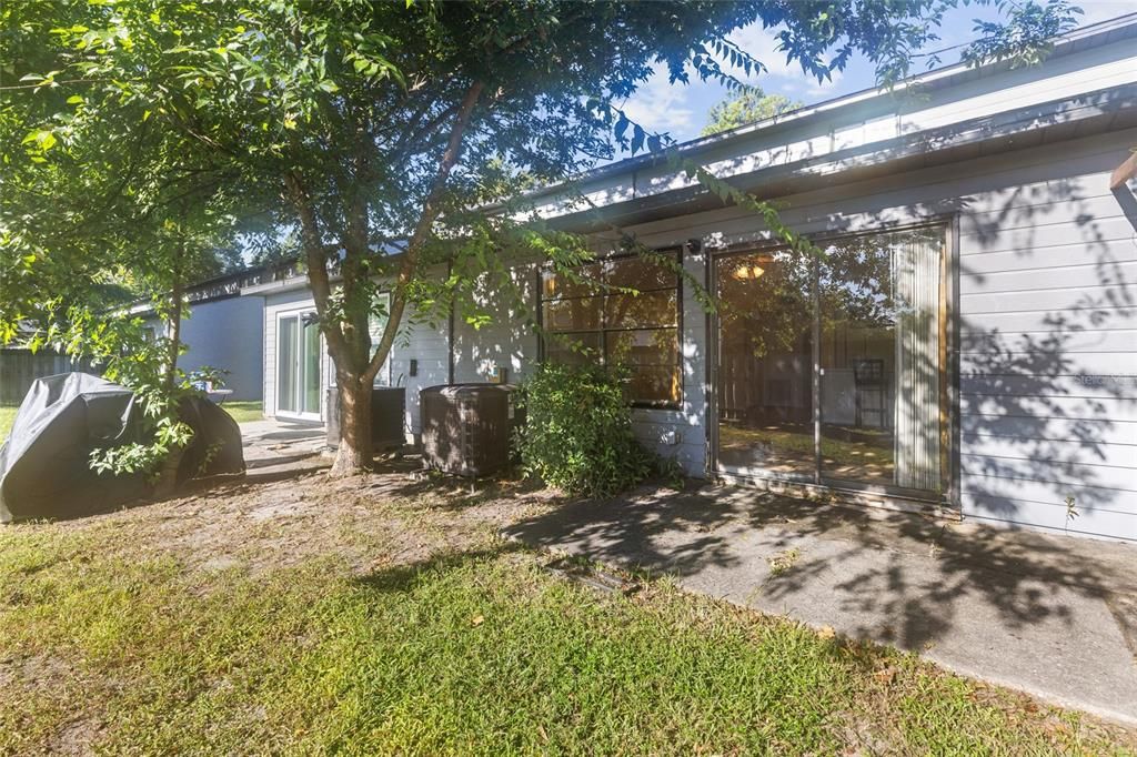 For Rent: $1,400 (3 beds, 2 baths, 1321 Square Feet)