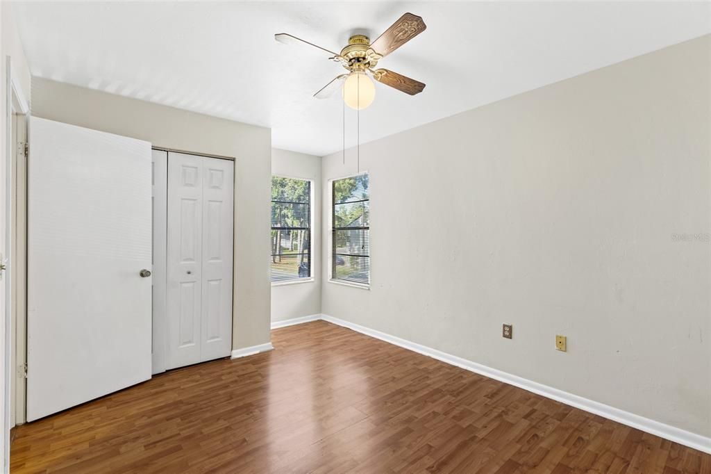 For Rent: $1,400 (3 beds, 2 baths, 1321 Square Feet)