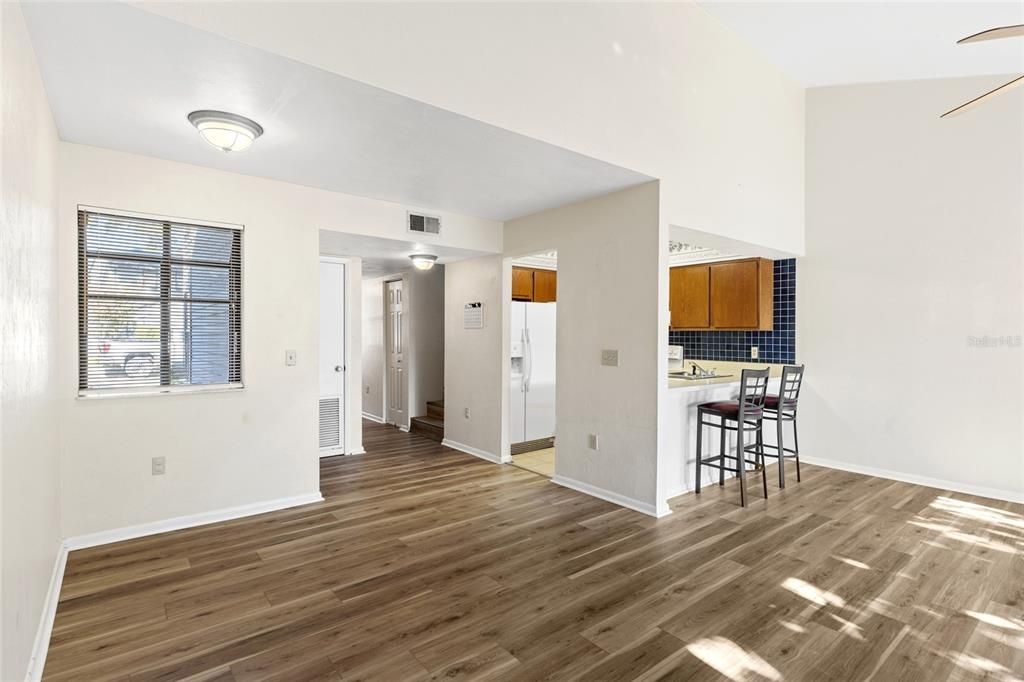 For Rent: $1,400 (3 beds, 2 baths, 1321 Square Feet)