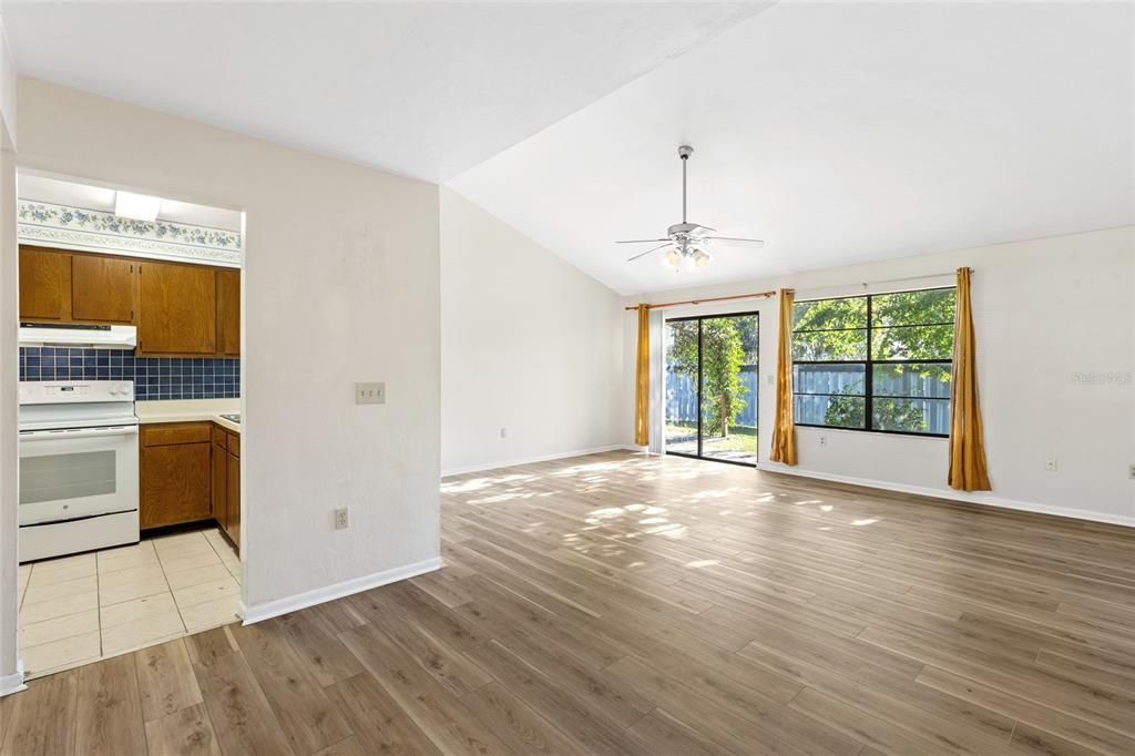 For Rent: $1,400 (3 beds, 2 baths, 1321 Square Feet)