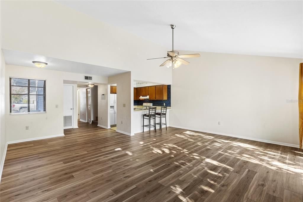 For Rent: $1,400 (3 beds, 2 baths, 1321 Square Feet)