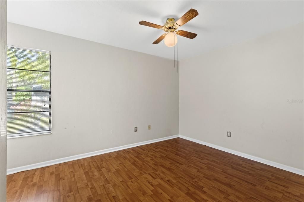 For Rent: $1,400 (3 beds, 2 baths, 1321 Square Feet)