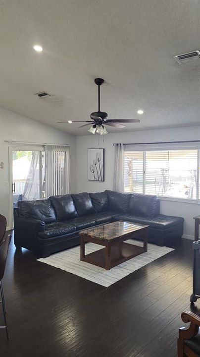 For Sale: $335,000 (3 beds, 2 baths, 1542 Square Feet)