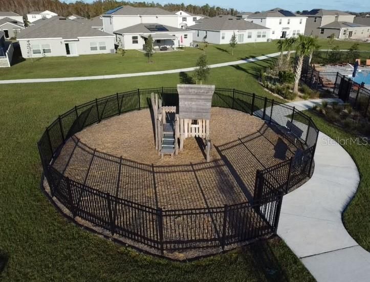 For Rent: $2,200 (4 beds, 2 baths, 1936 Square Feet)