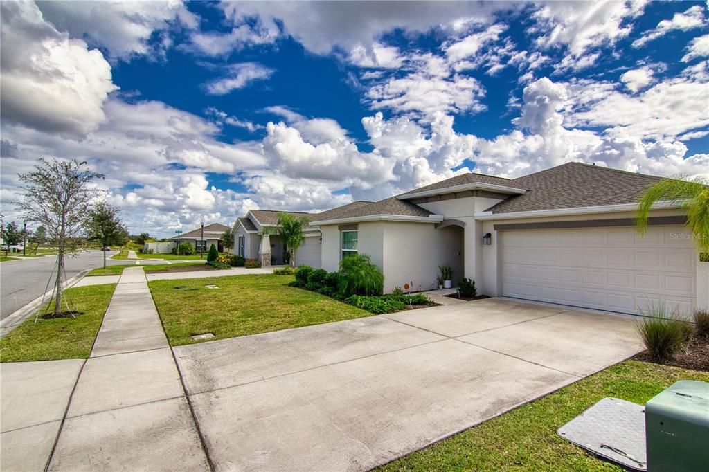 For Rent: $2,200 (4 beds, 2 baths, 1936 Square Feet)