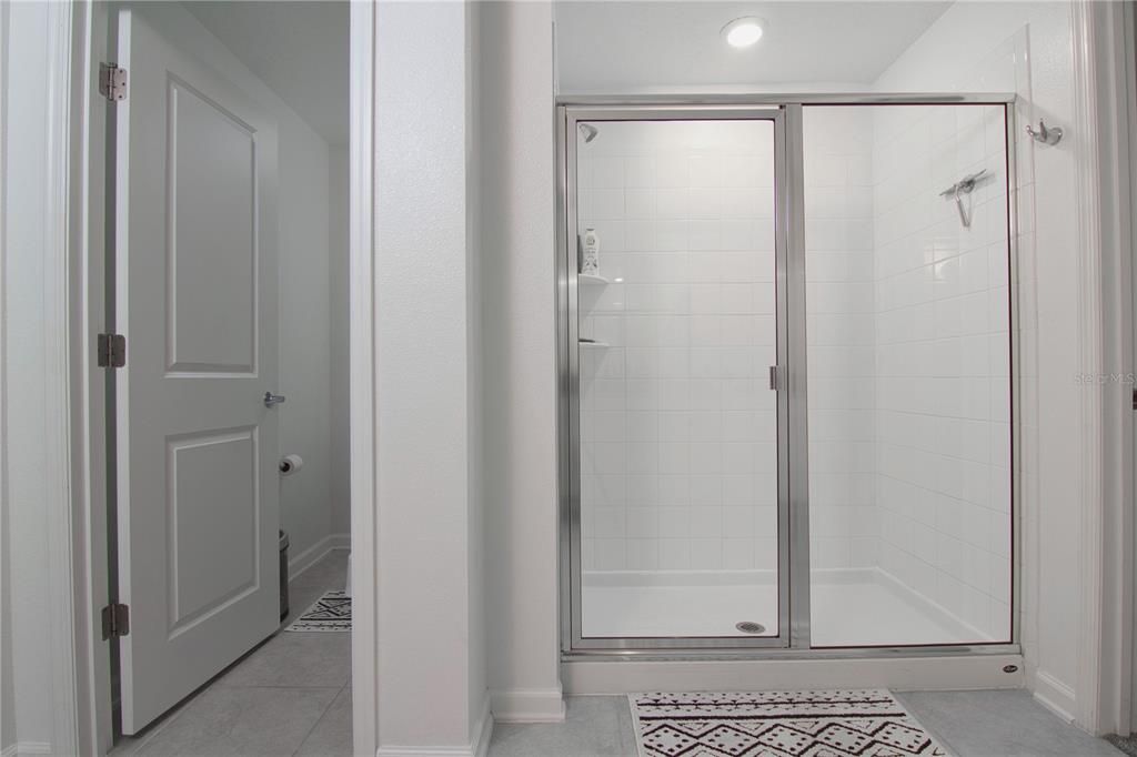 For Rent: $2,200 (4 beds, 2 baths, 1936 Square Feet)