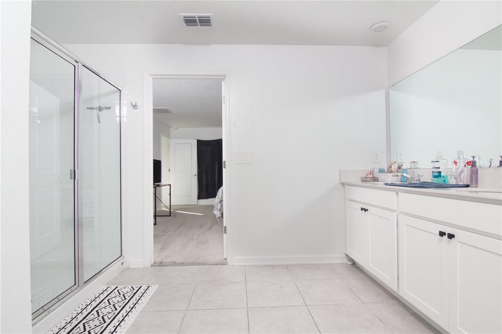 For Rent: $2,200 (4 beds, 2 baths, 1936 Square Feet)