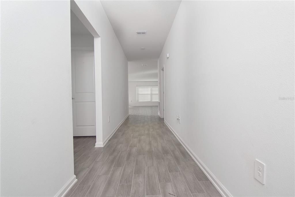 For Rent: $2,200 (4 beds, 2 baths, 1936 Square Feet)