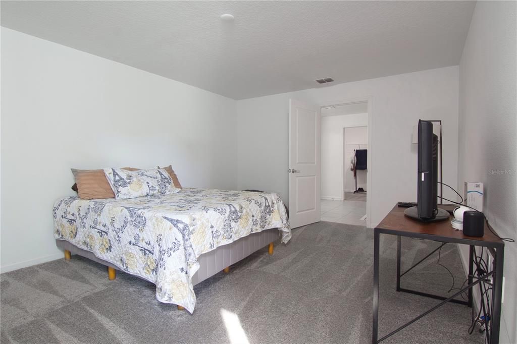 For Rent: $2,200 (4 beds, 2 baths, 1936 Square Feet)