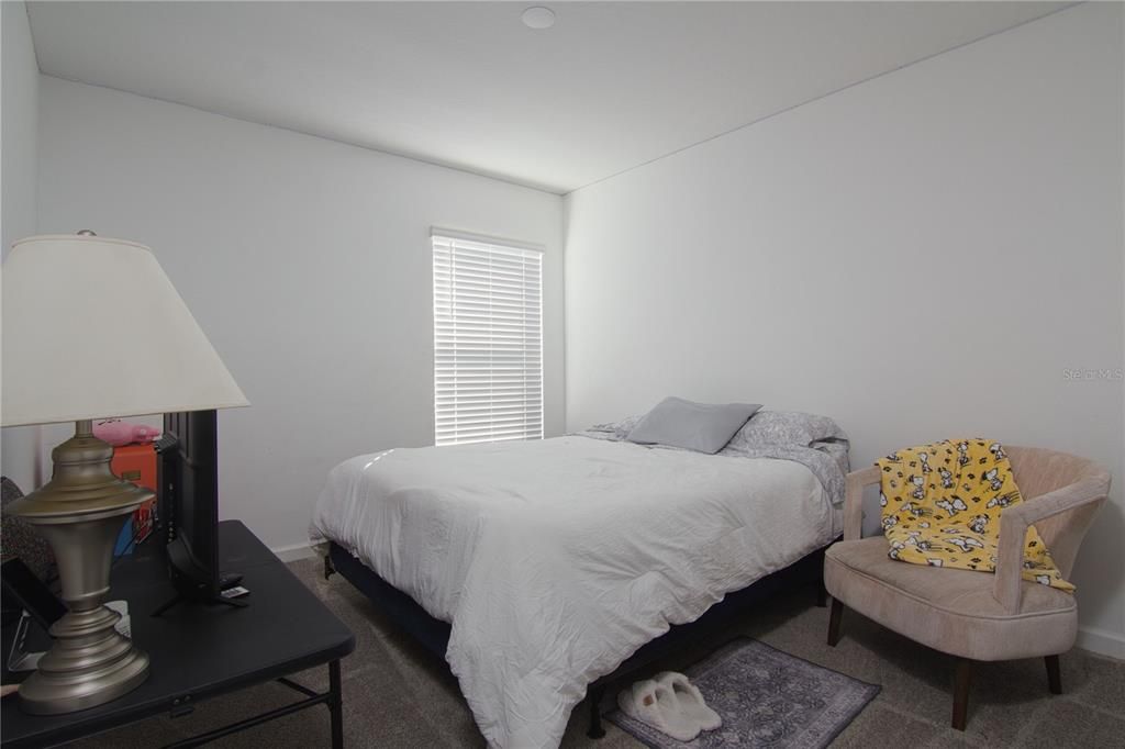 For Rent: $2,200 (4 beds, 2 baths, 1936 Square Feet)