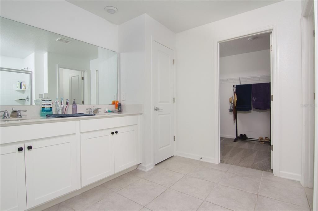 For Rent: $2,200 (4 beds, 2 baths, 1936 Square Feet)