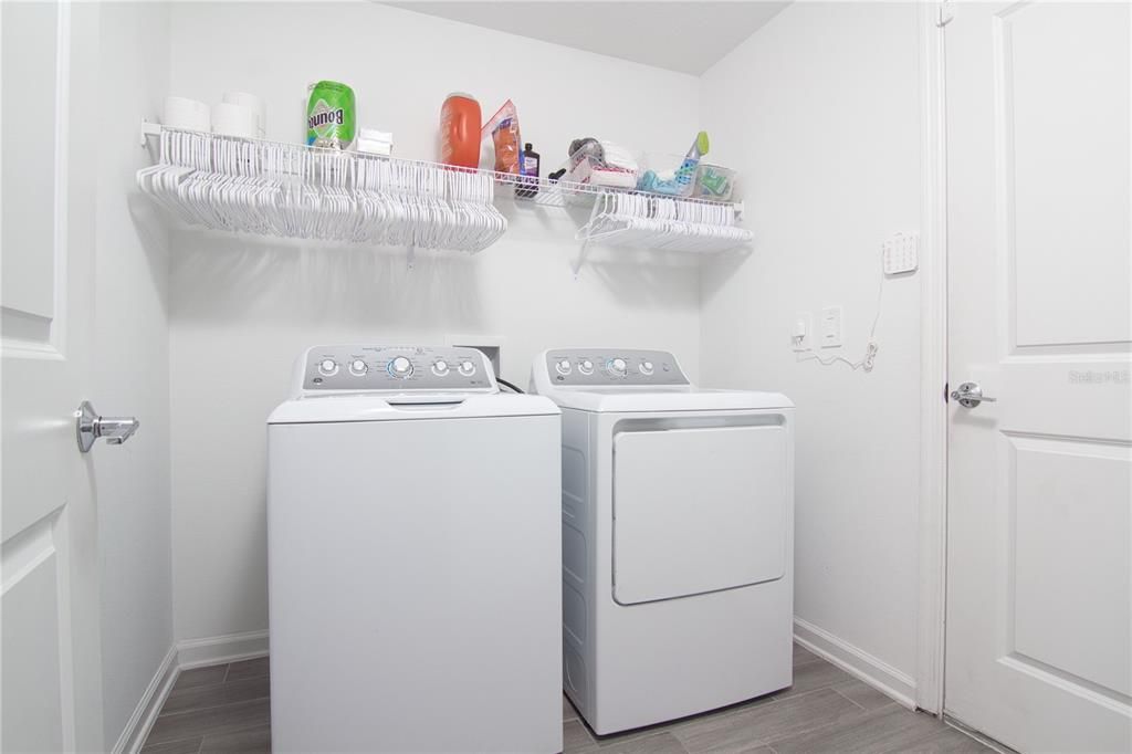 For Rent: $2,200 (4 beds, 2 baths, 1936 Square Feet)