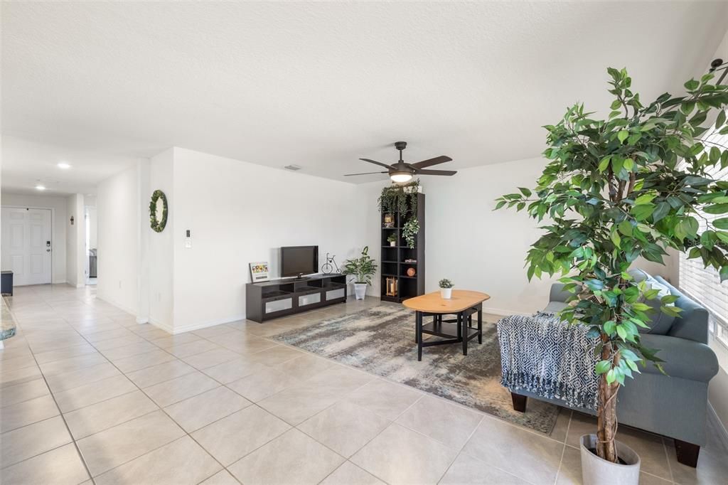 Под контрактом: $325,000 (3 спален, 2 ванн, 1672 Квадратных фут)