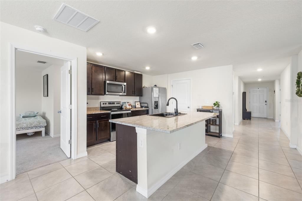 Под контрактом: $325,000 (3 спален, 2 ванн, 1672 Квадратных фут)