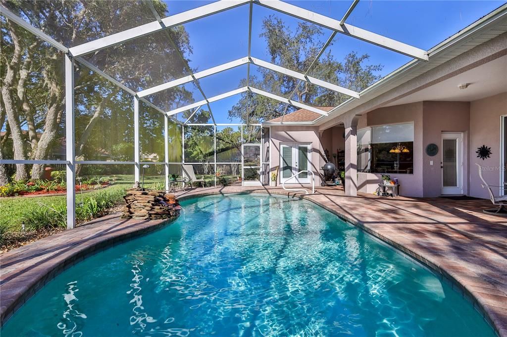 合同活跃: $486,000 (3 贝兹, 2 浴室, 2433 平方英尺)