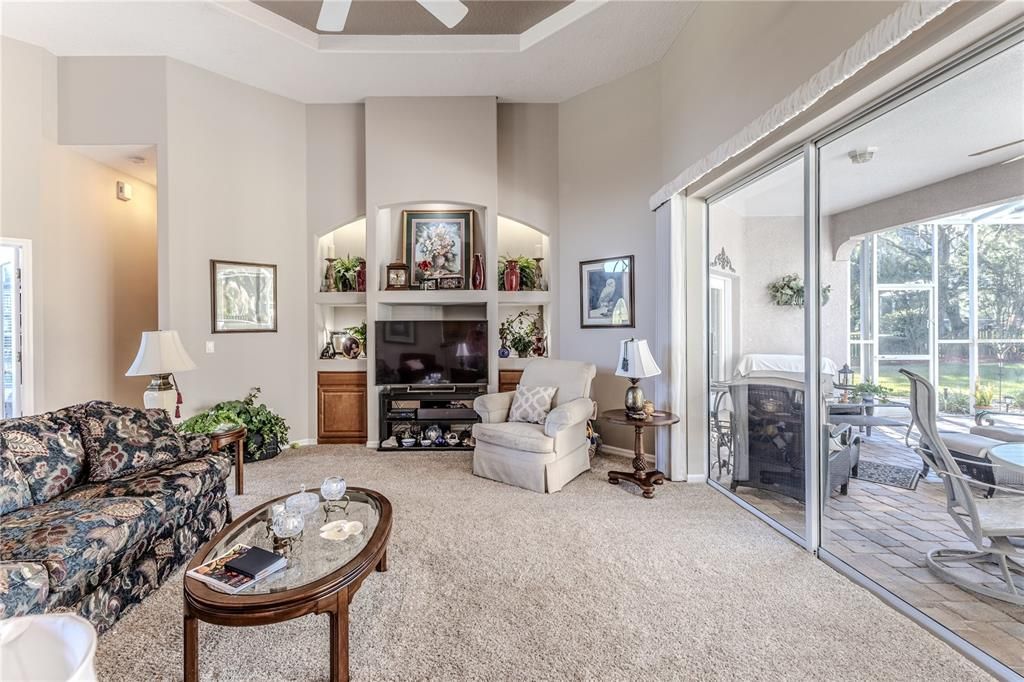 合同活跃: $486,000 (3 贝兹, 2 浴室, 2433 平方英尺)