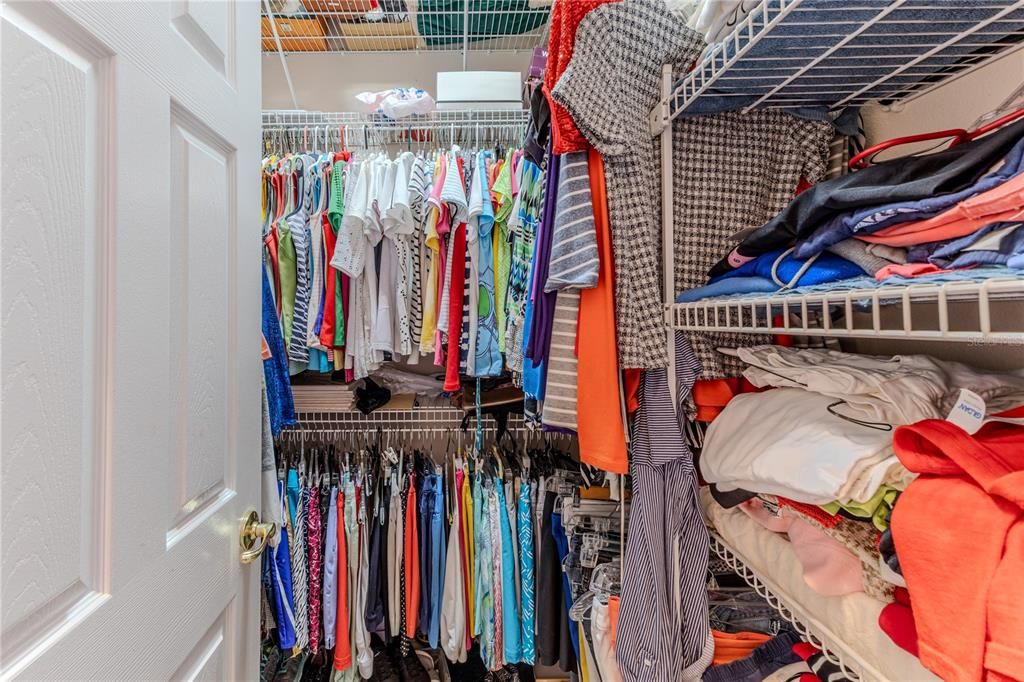 合同活跃: $486,000 (3 贝兹, 2 浴室, 2433 平方英尺)