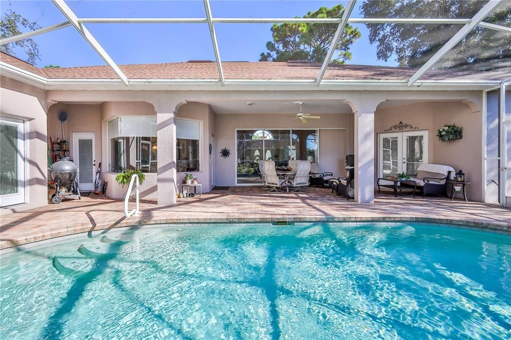 合同活跃: $486,000 (3 贝兹, 2 浴室, 2433 平方英尺)