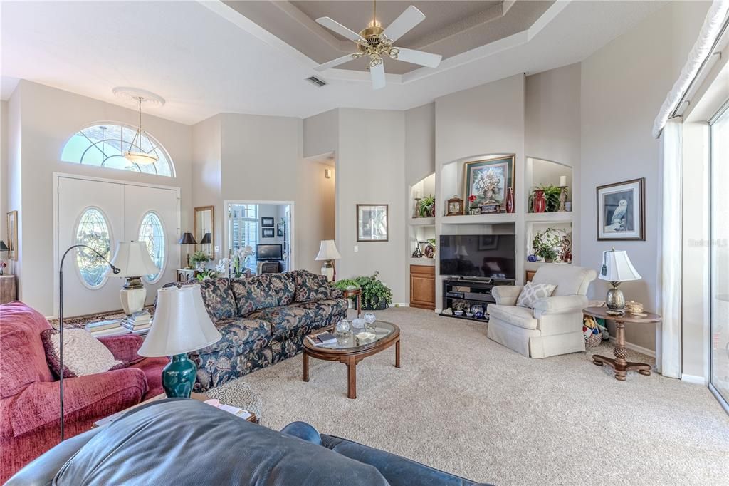 合同活跃: $486,000 (3 贝兹, 2 浴室, 2433 平方英尺)