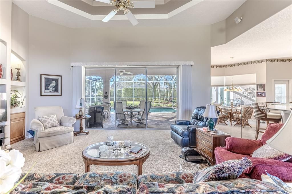 合同活跃: $486,000 (3 贝兹, 2 浴室, 2433 平方英尺)