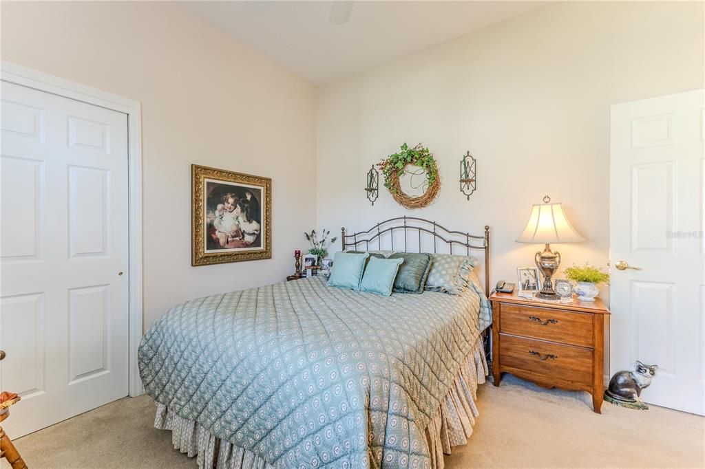 合同活跃: $486,000 (3 贝兹, 2 浴室, 2433 平方英尺)