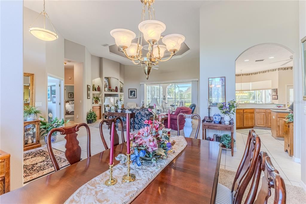 合同活跃: $486,000 (3 贝兹, 2 浴室, 2433 平方英尺)