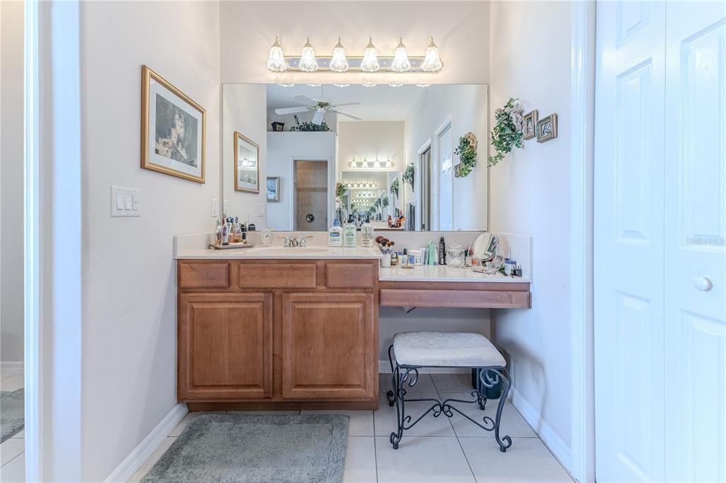 合同活跃: $486,000 (3 贝兹, 2 浴室, 2433 平方英尺)