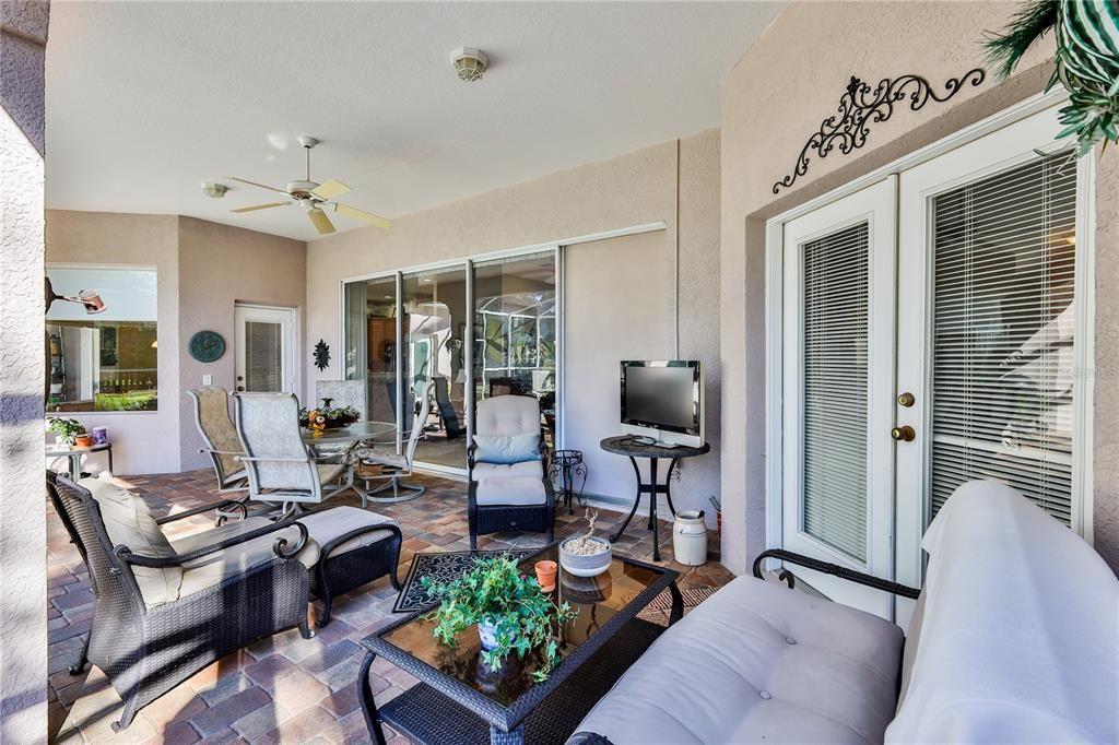 合同活跃: $486,000 (3 贝兹, 2 浴室, 2433 平方英尺)