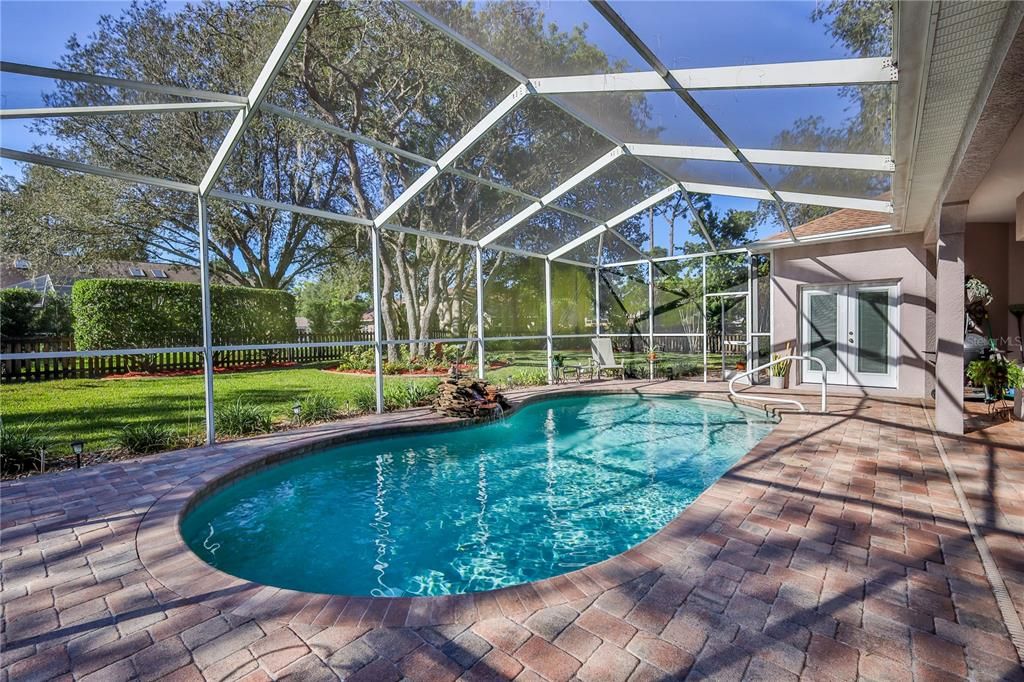 合同活跃: $486,000 (3 贝兹, 2 浴室, 2433 平方英尺)