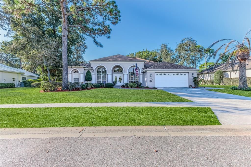 合同活跃: $486,000 (3 贝兹, 2 浴室, 2433 平方英尺)