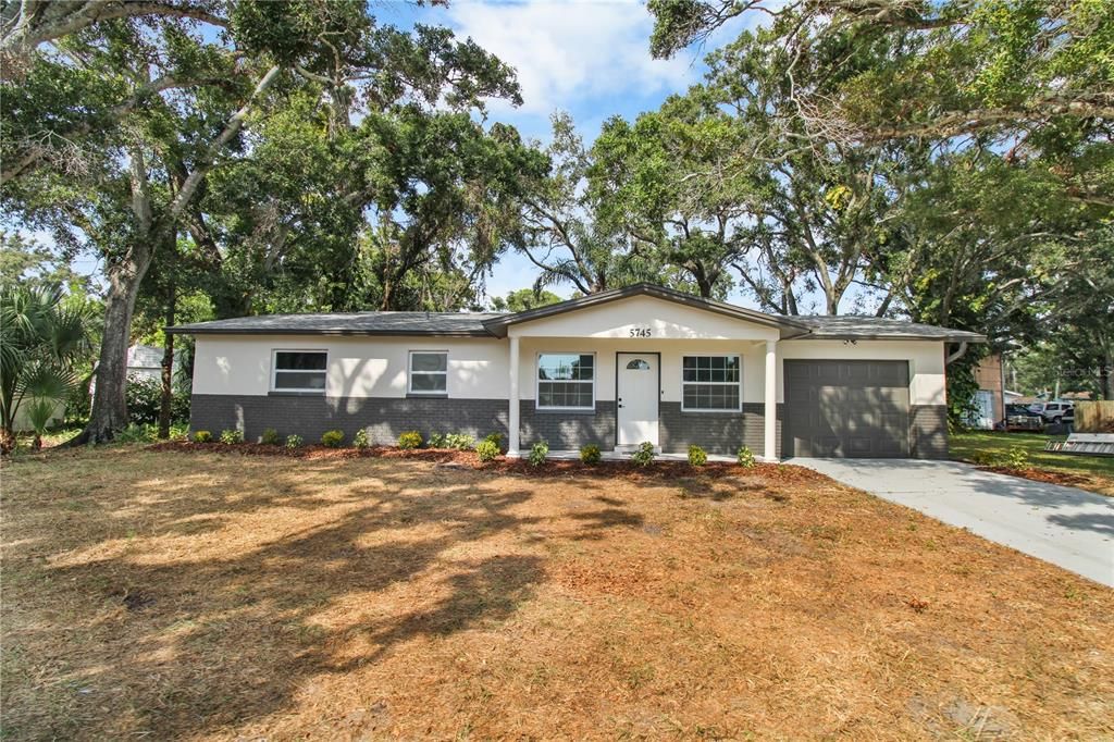 Recently Sold: $450,000 (4 beds, 2 baths, 1591 Square Feet)