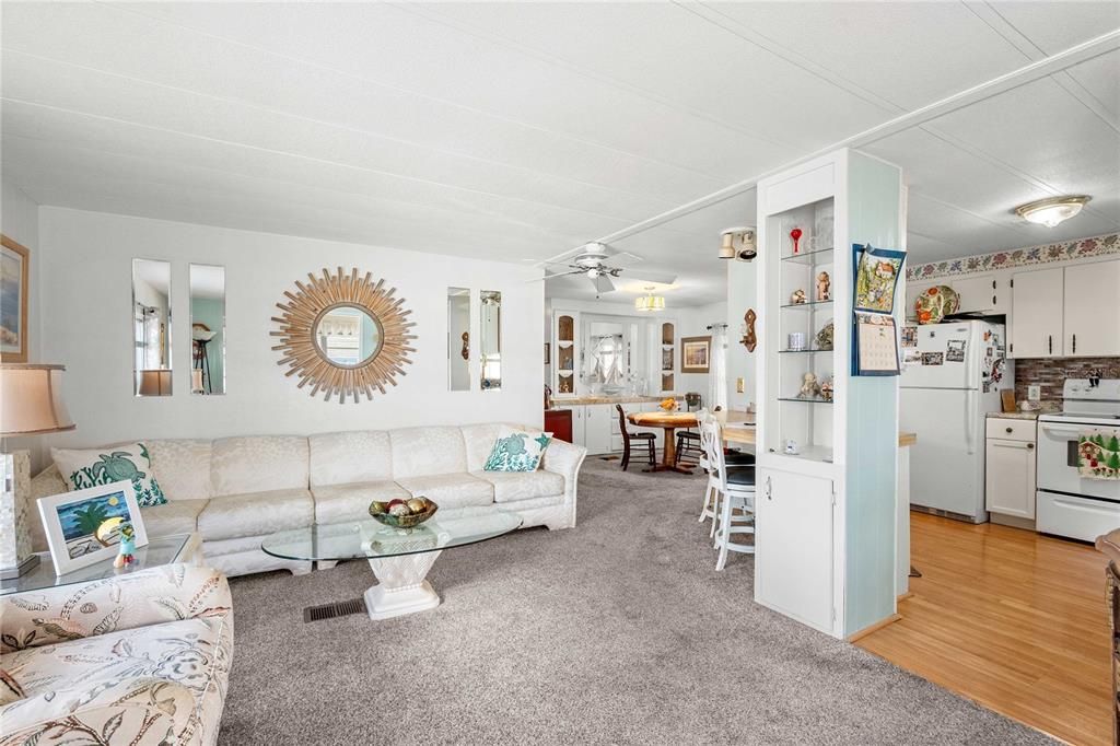 Active With Contract: $140,000 (2 beds, 2 baths, 1160 Square Feet)