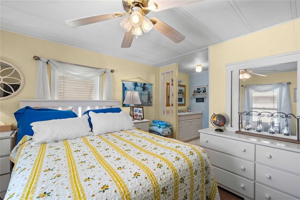 Active With Contract: $140,000 (2 beds, 2 baths, 1160 Square Feet)