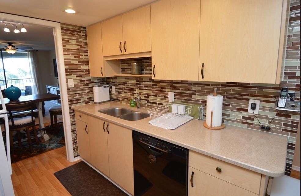 For Sale: $419,000 (2 beds, 2 baths, 1030 Square Feet)