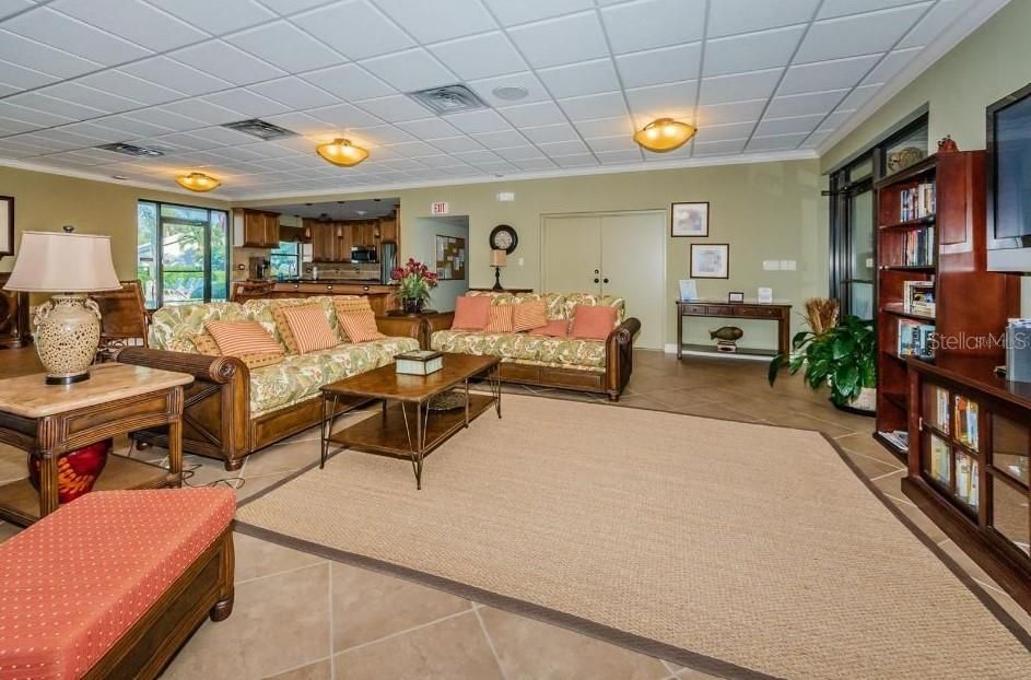 For Sale: $419,000 (2 beds, 2 baths, 1030 Square Feet)