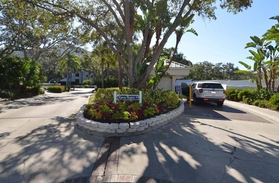 For Sale: $419,000 (2 beds, 2 baths, 1030 Square Feet)