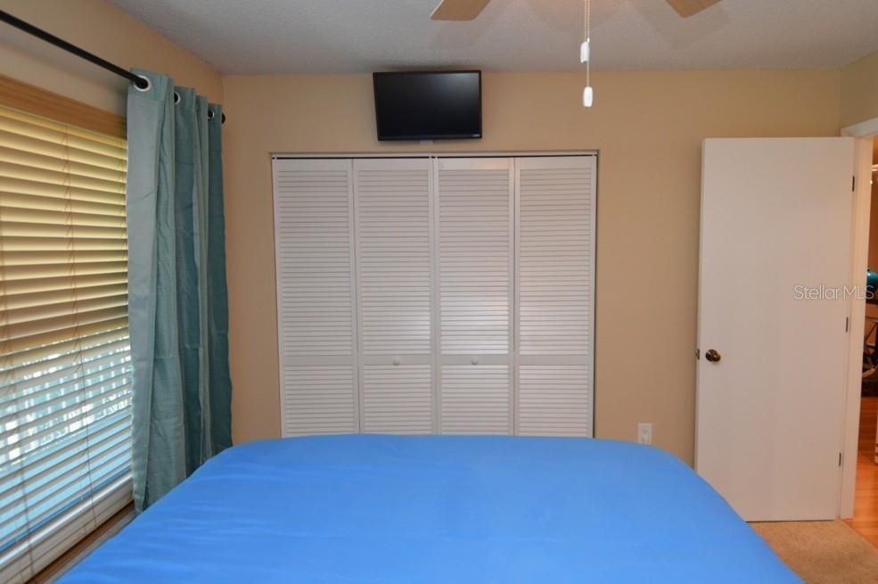 For Sale: $419,000 (2 beds, 2 baths, 1030 Square Feet)